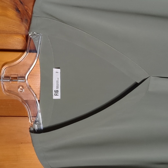 FIG* lightweight airy v neck short sleeve recycled poly spandex travel dress - Picture 4 of 11